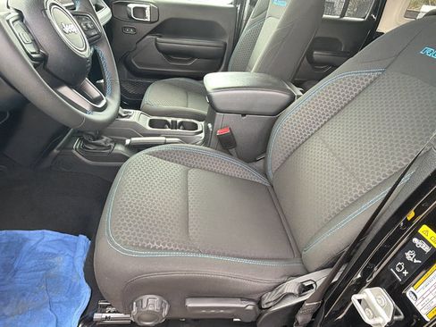 Used 2025 Jeep Wrangler Unlimited Rubicon 4xe w/ Safety Group AWD/4WD image 16