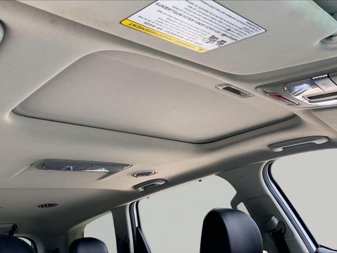 Used 2024 Kia Telluride EX w/ EX Captain's Chair Package FWD image 13