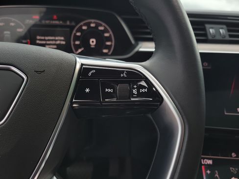 Used 2022 Audi e-tron Premium AWD/4WD image 23
