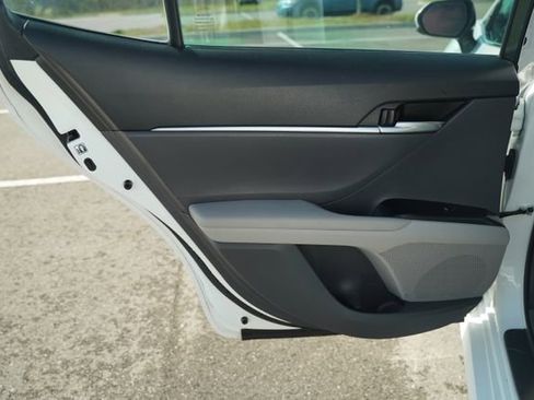 Used 2018 Toyota Camry LE image 15