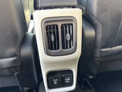 Used 2019 Jeep Compass Latitude FWD image 28
