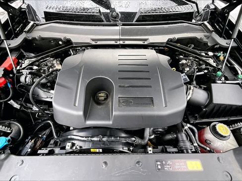 Used 2024 Land Rover Defender 110 S image 32