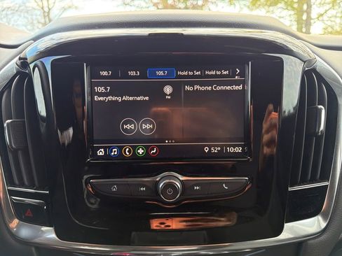 Used 2021 Chevrolet Traverse LS image 21