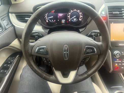 Used 2017 Lincoln MKC Premiere image 12