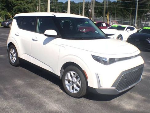 Used 2024 Kia Soul LX w/ Option Group 015 FWD image 2