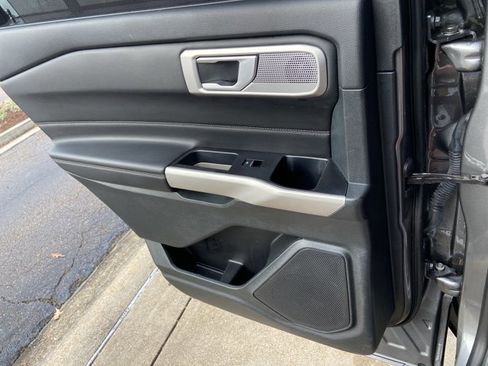 Used 2023 Ford Explorer Limited image 53