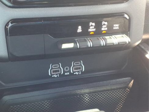 Used 2025 RAM 1500 Big Horn AWD/4WD image 22