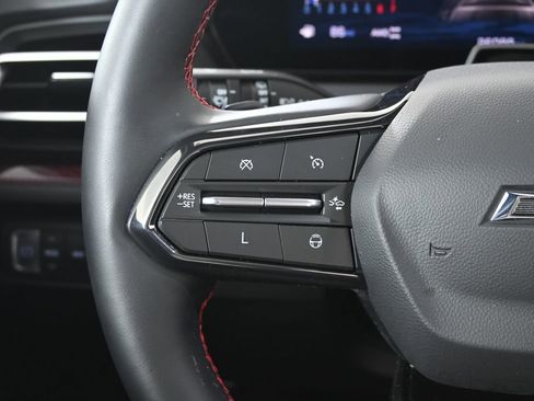 Used 2024 Chevrolet Traverse RS image 38