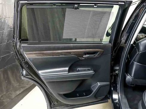 Used 2022 Toyota Highlander Limited AWD/4WD image 24