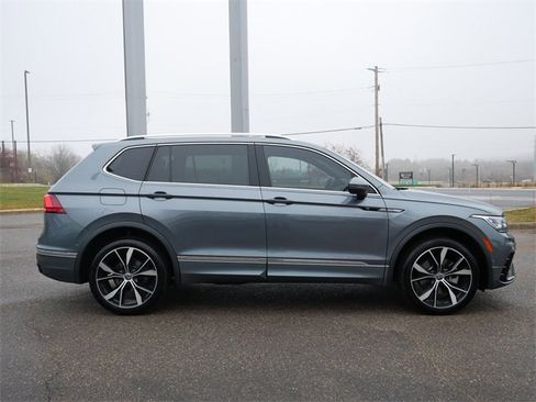 Used 2022 Volkswagen Tiguan SEL R-Line image 8