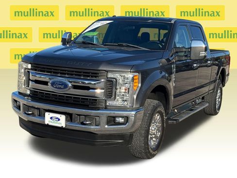 Used 2017 Ford F250 XLT w/ XLT Premium Package image 10