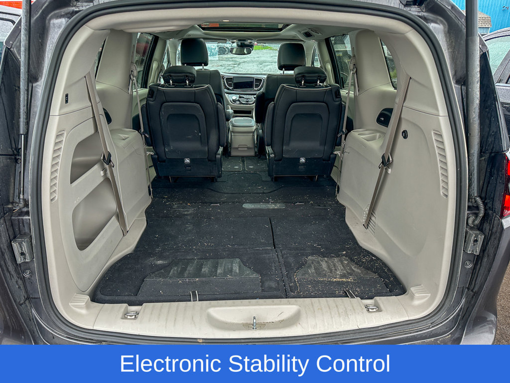Used 2023 Chrysler Pacifica Limited w/ Trailer Tow Group AWD/4WD image 6