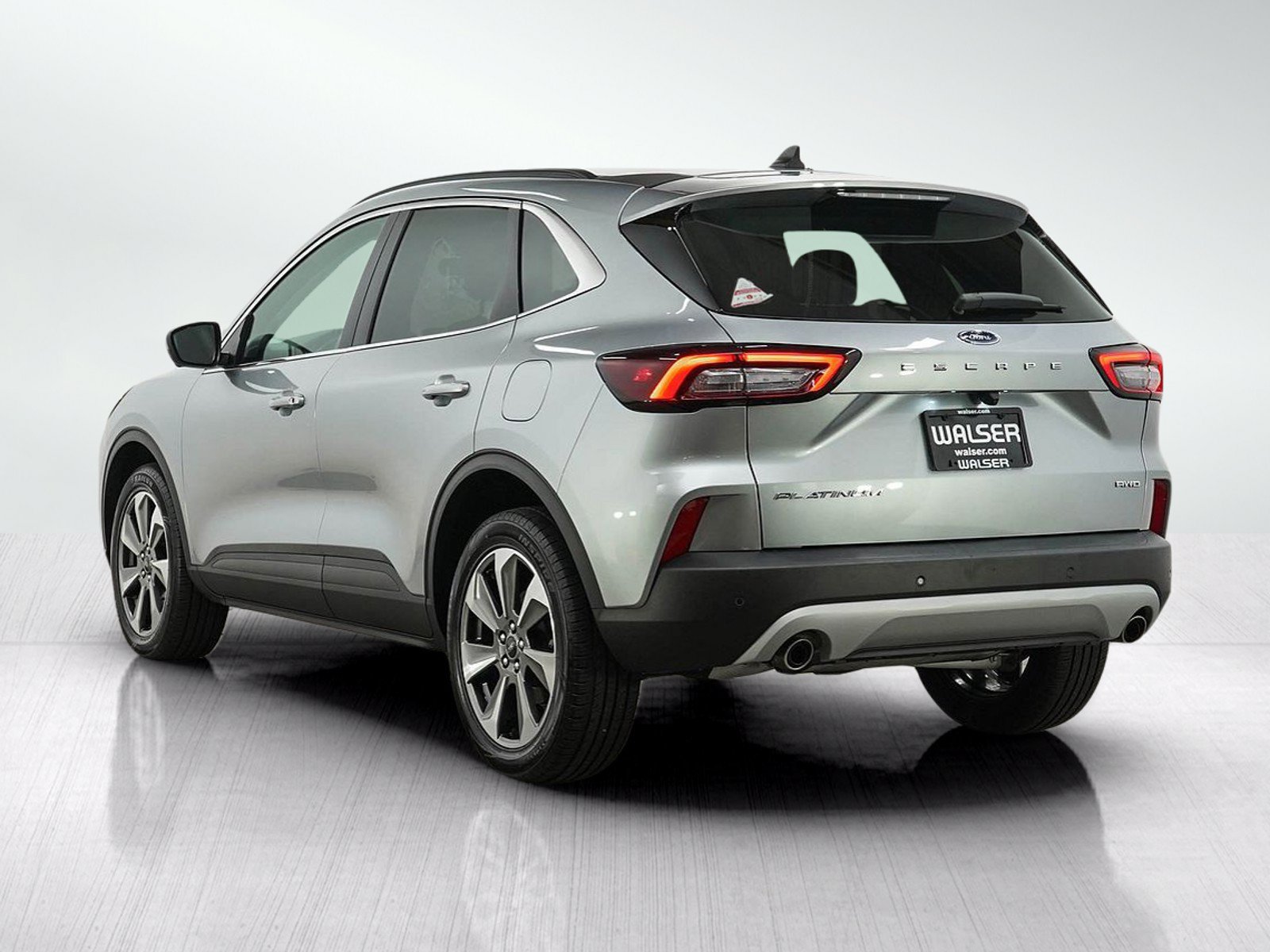 Used 2024 Ford Escape Platinum AWD/4WD image 3