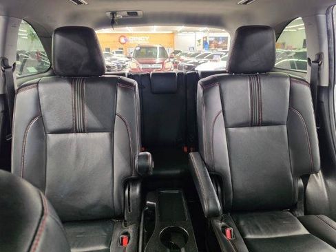 Used 2019 Toyota Highlander SE AWD/4WD image 12