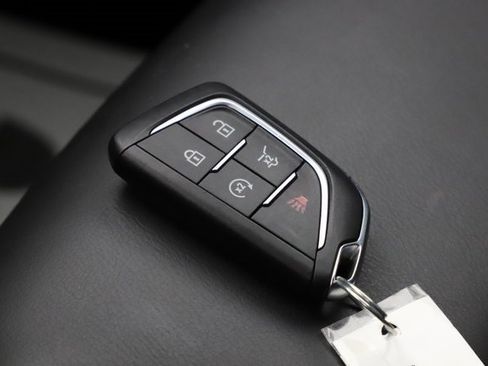 Used 2025 Cadillac XT4 Premium Luxury image 33