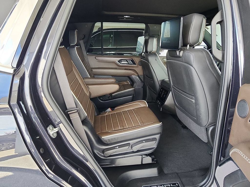 Certified 2025 GMC Yukon Denali Ultimate AWD/4WD image 27