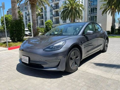 Used 2023 Tesla Model 3 Standard Range image 3