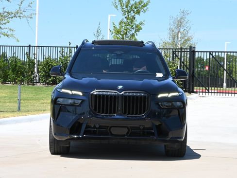 Used 2026 BMW X7 xDrive40i w/ M Sport Package AWD/4WD image 3