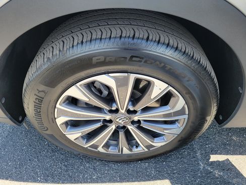 Certified 2025 Buick Envision Preferred AWD/4WD image 35