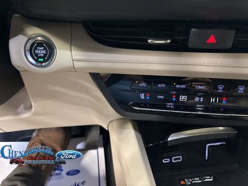 Used 2021 Buick Envision Avenir w/ Technology Package II image 14