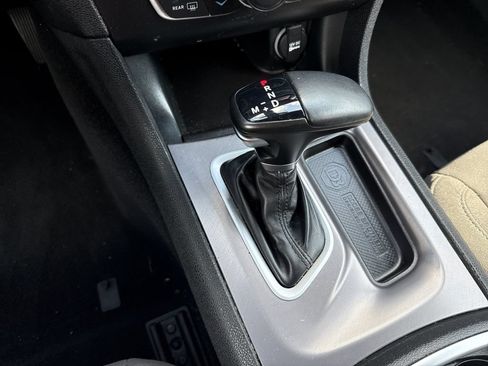 Used 2023 Dodge Charger SXT RWD image 21