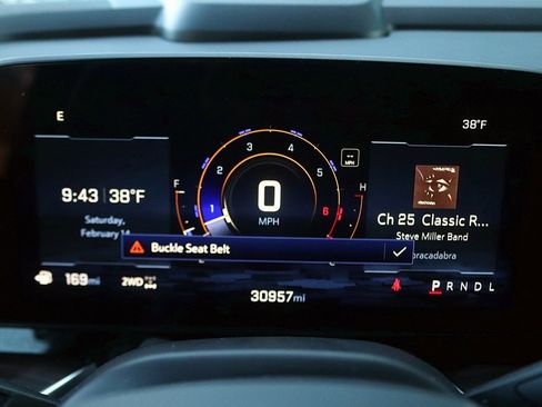 Used 2025 Chevrolet Suburban Z71 image 21