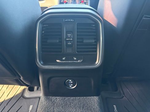 Used 2024 Porsche Macan image 15