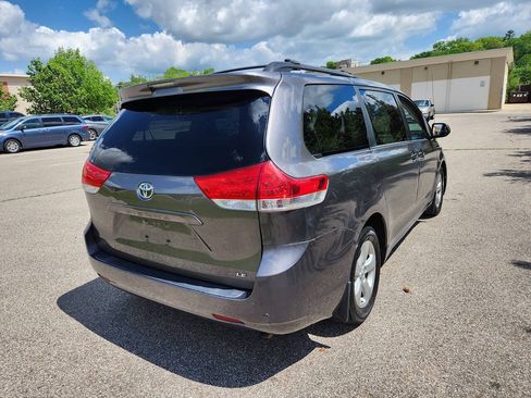 Used 2014 Toyota Sienna LE FWD image 5