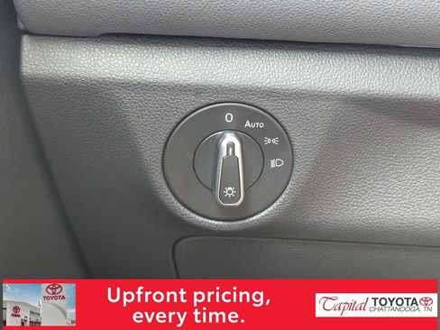 Used 2025 Volkswagen Jetta SEL FWD image 25