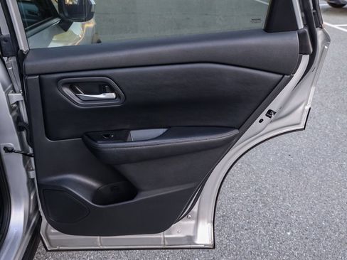 Used 2024 Nissan Rogue SV FWD image 19