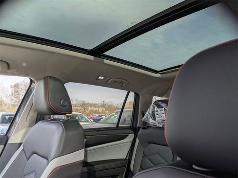 New 2025 Volkswagen Atlas Peak Edition SE image 21