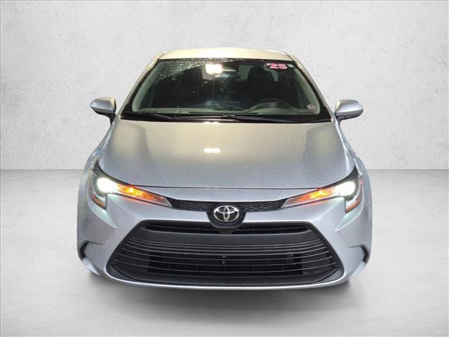 Used 2025 Toyota Corolla LE FWD image 2
