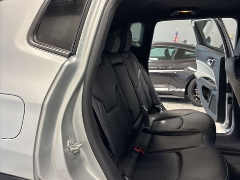 Used 2025 Jeep Compass Limited image 13