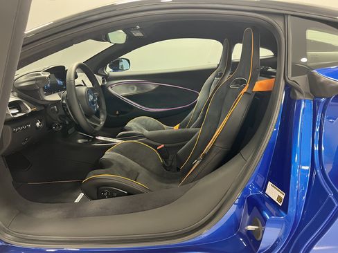 Used 2024 McLaren Artura image 10