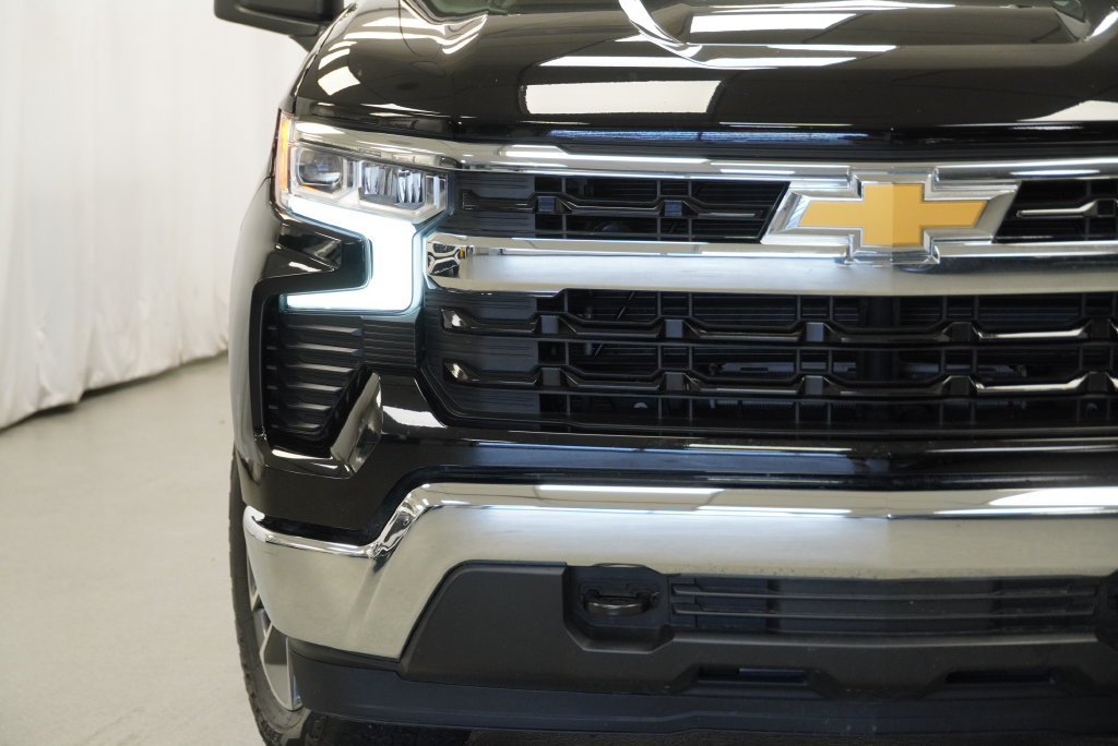 Used 2024 Chevrolet Silverado 1500 LT AWD/4WD image 12