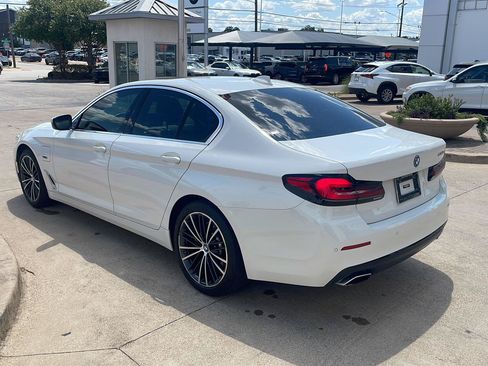 Used 2023 BMW 530e w/ Premium Package RWD image 4