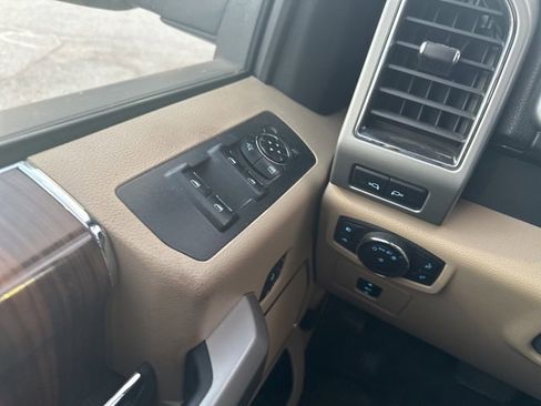 Used 2017 Ford F150 Lariat w/ Equipment Group 502A Luxury image 21