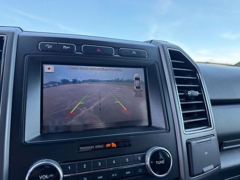 Certified 2019 Ford Expedition XLT w/ Equipment Group 201A AWD/4WD image 18