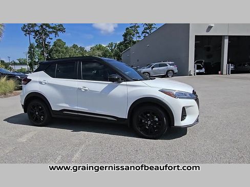 Used 2024 Nissan Kicks SR w/ SR Premium Package FWD image 29