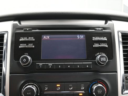 Used 2017 Nissan Titan SV AWD/4WD image 27