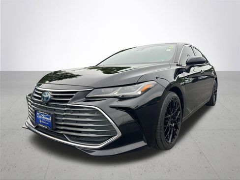 Used 2020 Toyota Avalon Limited w/ Advanced Safety Package FWD image 2