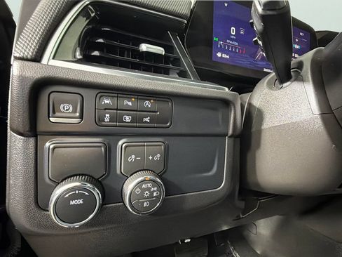 Used 2025 Chevrolet Suburban RST w/ Comfort Package RWD image 20