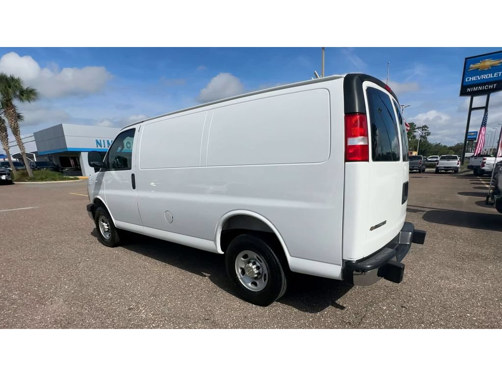 Used 2025 Chevrolet Express 2500 w/ Driver Convenience Package RWD image 4