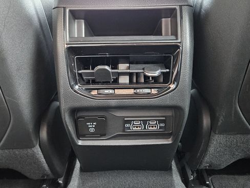 Used 2024 Jeep Grand Cherokee Altitude AWD/4WD image 28