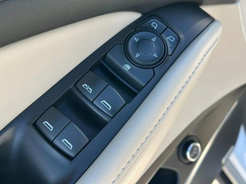 Used 2021 Buick Enclave Essence w/ Sound and Sites Package image 19