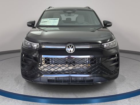New 2026 Volkswagen Tiguan SE R-Line FWD image 2