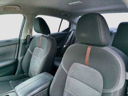 Used 2022 Nissan Sentra SR w/ Lighting Package FWD image 12