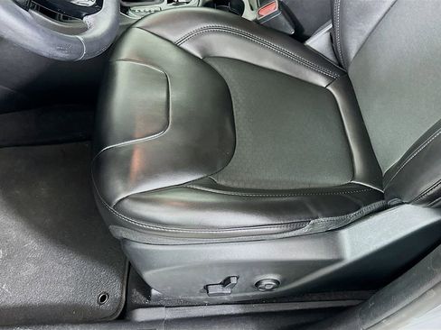 Used 2019 Jeep Cherokee Altitude image 19