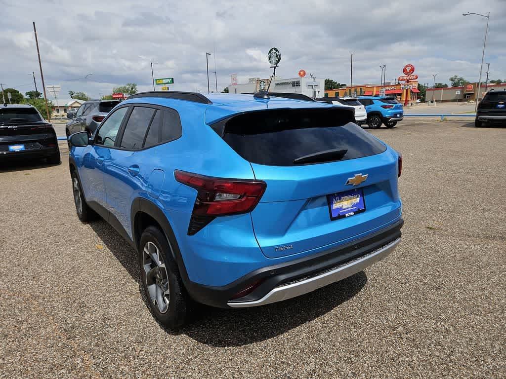 Used 2025 Chevrolet Trax LT w/ Driver Confidence Package FWD image 6