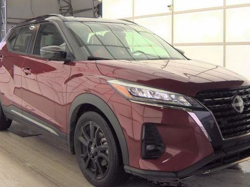 Used 2023 Nissan Kicks SR w/ SR Premium Package image 3